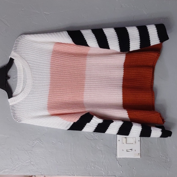 beautiful knitted sweater women XL good  super soft ,not labeled,pretty, crochet - Picture 2 of 4